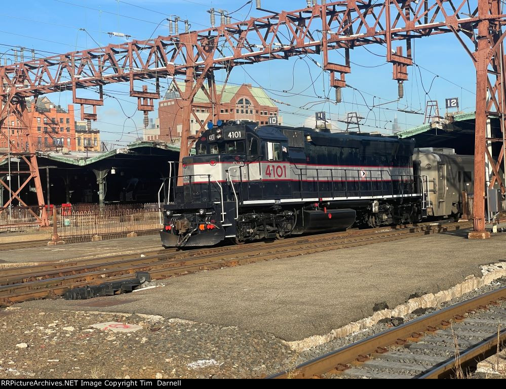 NJT 4101 on train 853